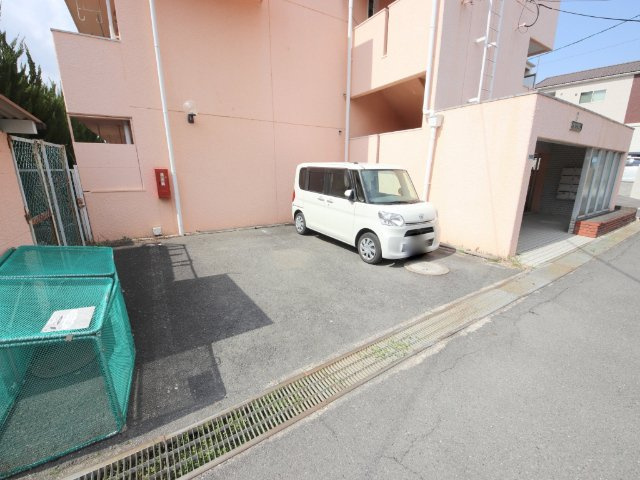 大和ビルマンションB棟の駐車場