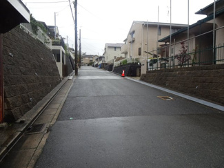 【前面道路含む現地写真】 | 川西市大和東5丁目48の11　建築条件無土地