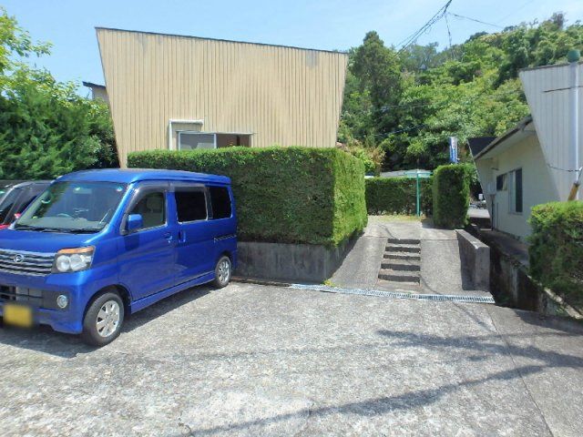 S0094R　朝日苑の駐車場
