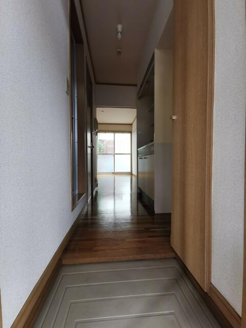 ハイツイーストの玄関|別部屋の参考写真です。