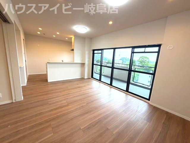 【居間・リビング】の画像