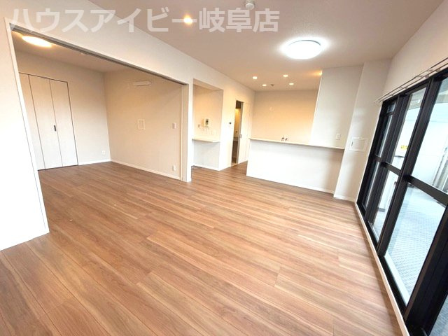 【居間・リビング】の画像