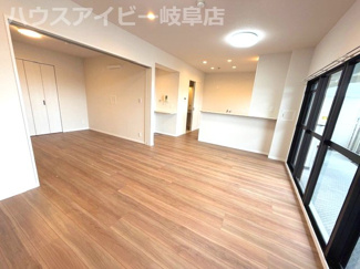 【居間・リビング】 | テラスノバ鵜沼！7階部分！管理費・修繕積立金合わせて13660円！ランニングコストが抑えられます♪ | テラスノバ鵜沼！7階部分！エレベーター2基！管理費・修繕積立金合わせて13660円！ランニングコストが抑えられます♪