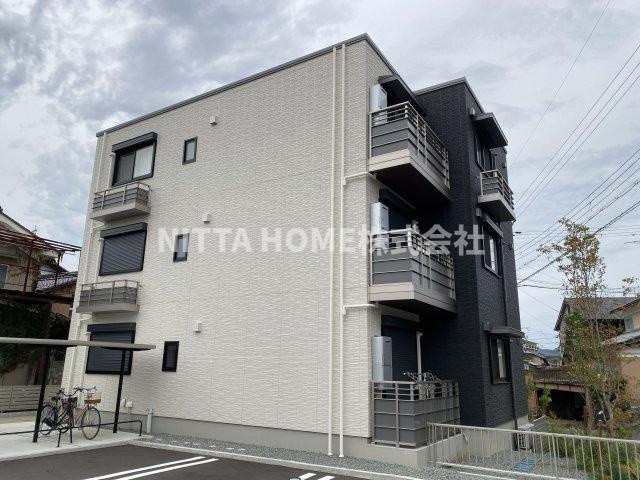 シャーメゾン　リバーの駐車場|３階建てのマンション★敷地内に駐車場があります＊