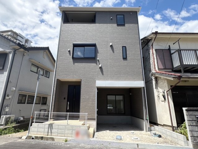 「2階リビング」高知市 旭町３丁目 3階建 新築一戸建