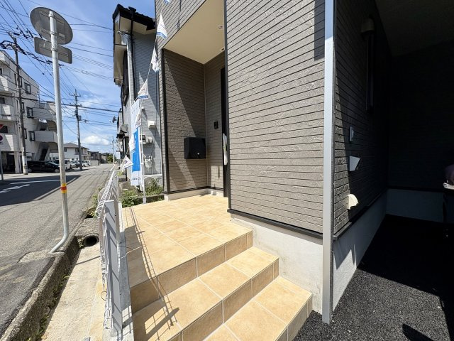 「2階リビングの３階建」高知市 旭町３丁目 3階建 新築一戸建の庭