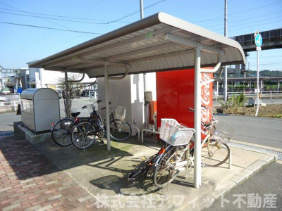 【その他共用部分】 | パームヒルズ大城 | 屋根付き駐輪場