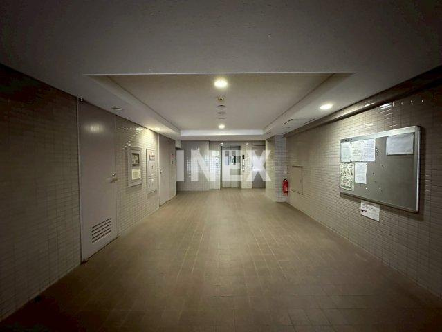 横浜市磯子区森１丁目の賃貸マンションのロビー