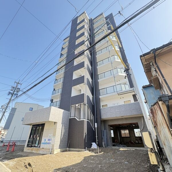 THE RESIDENCE SAKURAYAMA WESTのエントランス