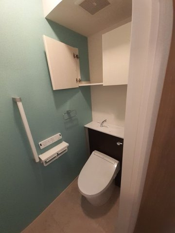 パーク・エノコダのトイレ|落ち着いた色調のトイレです