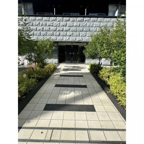 メインステージ大阪　Nｏｒｔｈ　Ｍａｒｋのエントランス|ゆとりのあるエントランスです