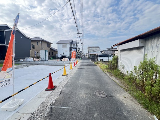 橿原市常盤町第1期 ２号棟 の前面道路含む現地写真