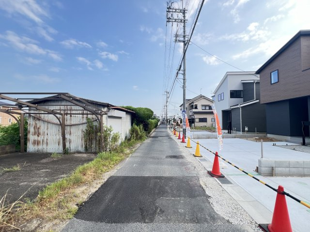 橿原市常盤町第1期 ２号棟 の前面道路含む現地写真