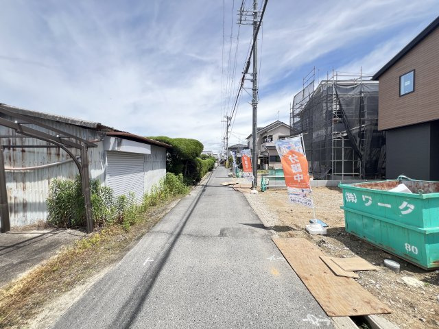 橿原市常盤町第1期 ２号棟 の前面道路含む現地写真