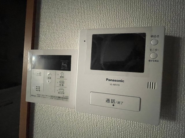 ペディハイツ塚口のセキュリティ|モニターホンと給湯器のリモコンです
