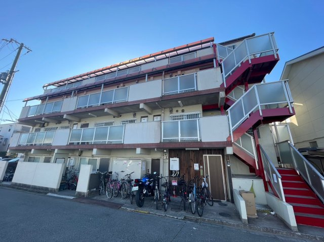 ペディハイツ塚口のその他共用部分|駐輪場も完備してます