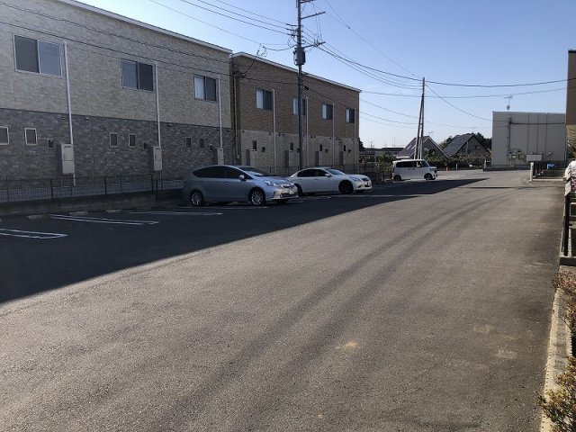フェニックス正の駐車場