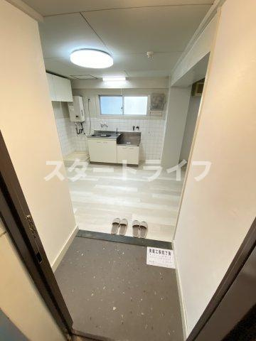 大阪市淀川区東三国６丁目の賃貸マンションの玄関