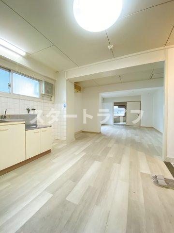 大阪市淀川区東三国６丁目の賃貸マンションの居間・リビング