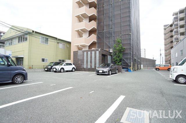 熊本市南区近見８丁目の賃貸マンションの駐車場