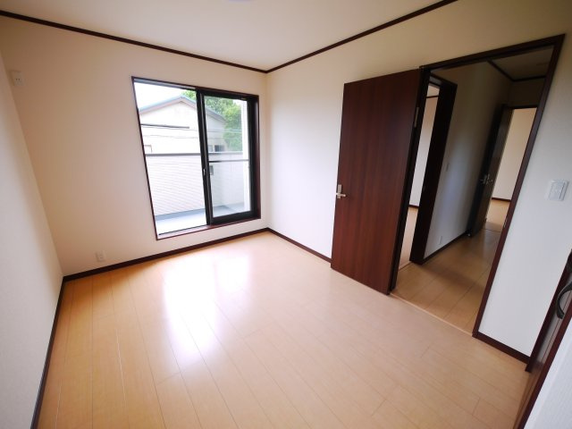 八街市文違　中古戸建の洋室|平成26年9月築 オール電化 内装リフォーム令和8年5月 駐車並列2台可能スーパーイオン徒歩約16分