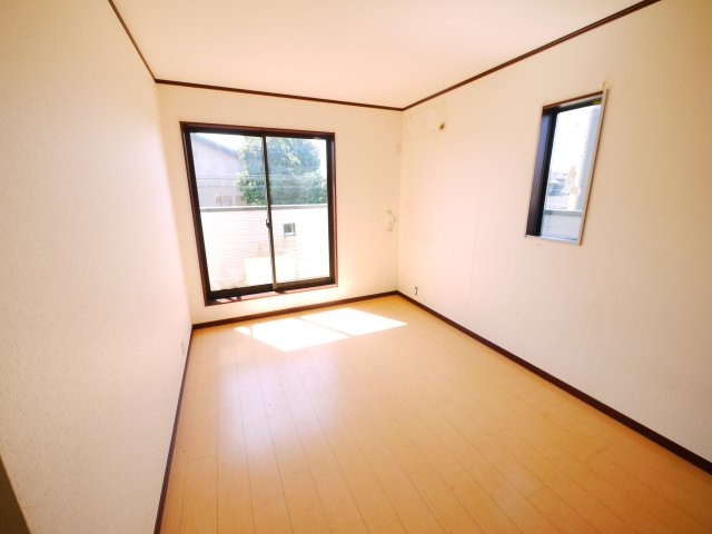 八街市文違　中古戸建の洋室|平成26年9月築 オール電化 内装リフォーム令和8年5月 駐車並列2台可能スーパーイオン徒歩約16分