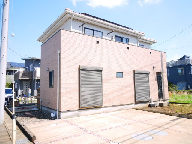 八街市文違　中古戸建の外観|平成26年9月築 オール電化 内装リフォーム令和8年5月 駐車並列2台可能スーパーイオン徒歩約16分