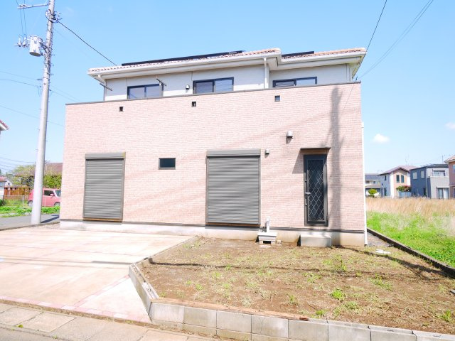 八街市文違　中古戸建の外観|平成26年9月築 オール電化 内装リフォーム令和8年5月 駐車並列2台可能スーパーイオン徒歩約16分