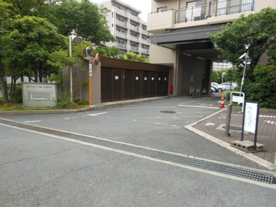 【駐車場】 | 星和プラネタウン千里南第2期 | 駐車場出入口