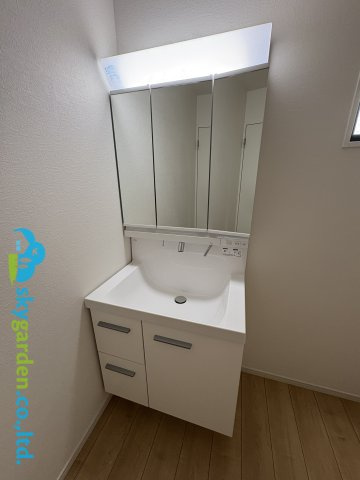 茅ヶ崎市南湖４期　新築戸建　全２棟１号棟の独立洗面台|朝の身支度には欠かせない独立洗面化粧台