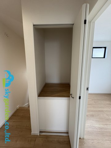 茅ヶ崎市南湖４期　新築戸建　全２棟１号棟の収納|２階廊下の収納