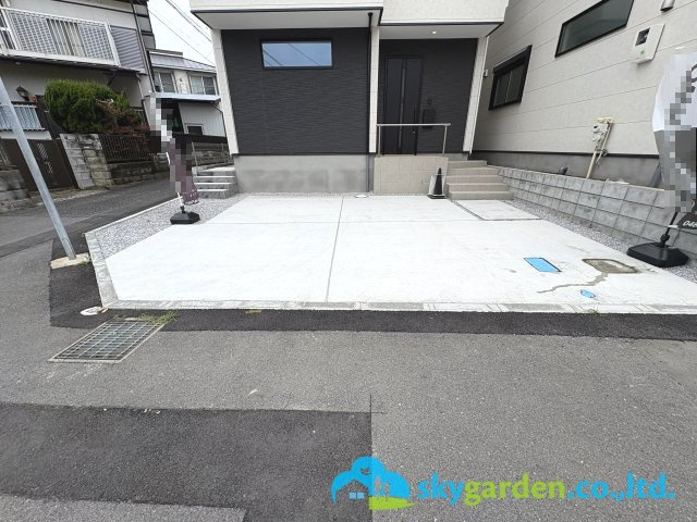 茅ヶ崎市南湖４期　新築戸建　全２棟１号棟の駐車場|車種により２台駐車可