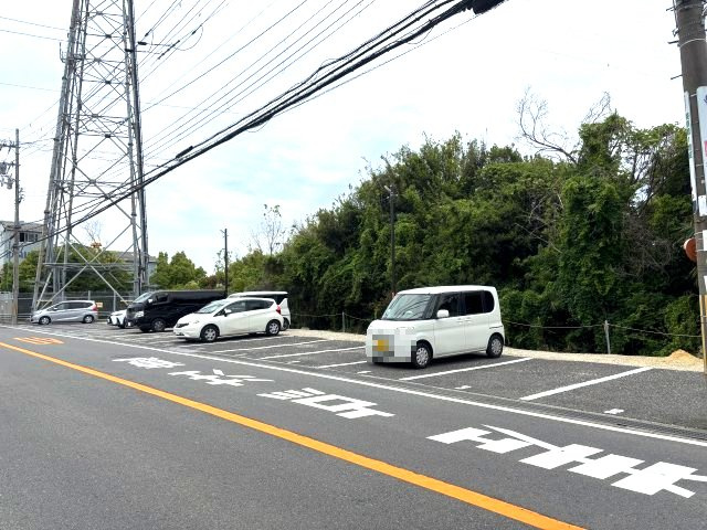 ヴィハーラ仲本の駐車場