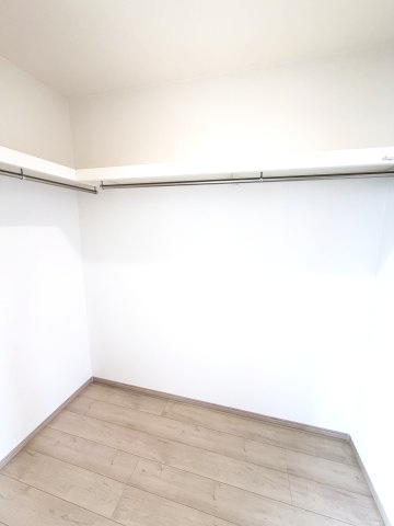ハートフルタウン前橋市光が丘町6番　Ａ号棟の収納|2階洋室１収納です：広々したウォークインクローゼットです。