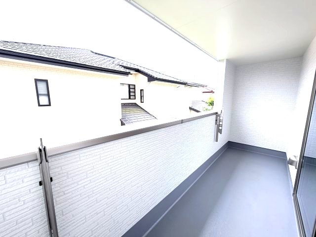 ハートフルタウン前橋市光が丘町6番　Ａ号棟のバルコニー|南面インナーバルコニー付♪急な雨でも洗濯物が濡れません。