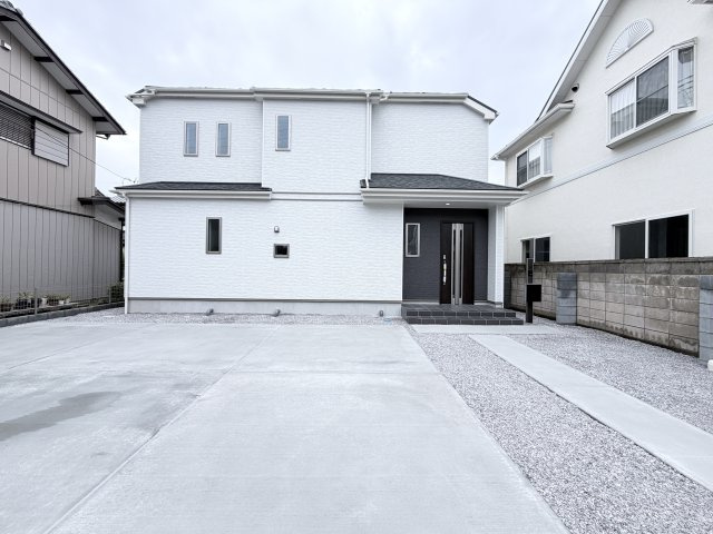 ハートフルタウン前橋市光が丘町6番　Ａ号棟の駐車場|駐車場もキレイに整備されています。並列3台駐車可能です！
前面道路も広く車の出し入れもしやすいです。