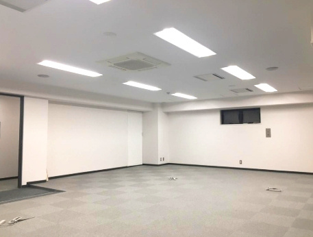 オオツジ堂山ビルの内装