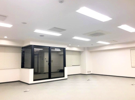 オオツジ堂山ビルの内装