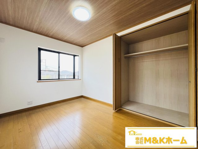 半田市のぞみが丘2丁目の洋室|洋室6帖（北側）　二面採光で風通しも良く、気持ちよくお過ごしいただけます！