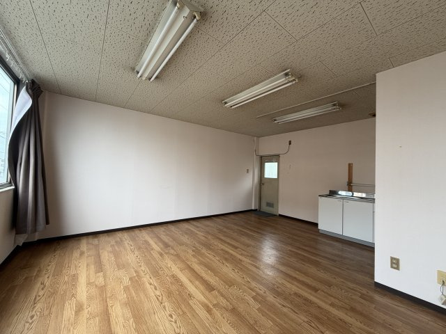 アラキビルの内装