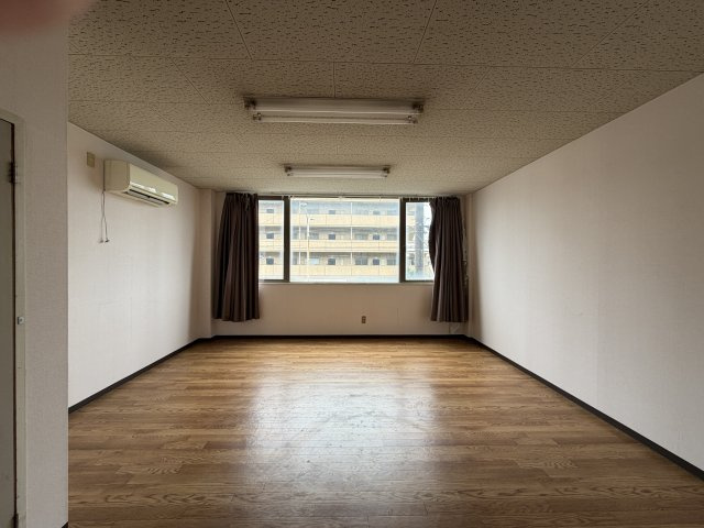アラキビルの内装