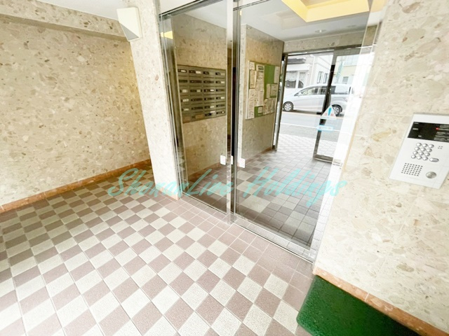 藤沢市大鋸１丁目の賃貸マンションのエントランス