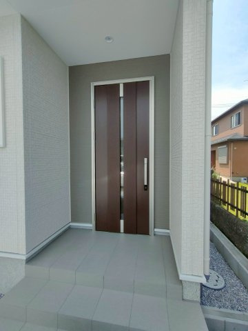 北葛飾郡松伏町　田中3丁目　新築戸建　全8棟の玄関|施工例です