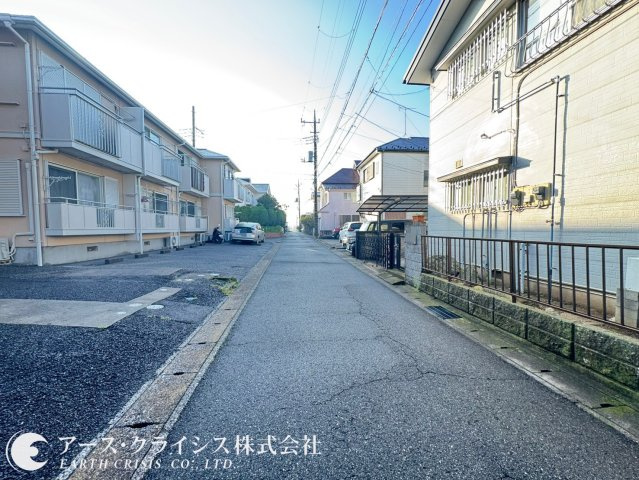 【前面道路含む現地写真】 | 松戸市稔台14期 | 気に入りのハウスメーカーや工務店で建築可能。デザインも間取も自由に決められるので、「自分たちらしい暮らし」を実現できます。日常に便利さと穏やかさを兼ね備えてた、立地はいかがでしょうか。