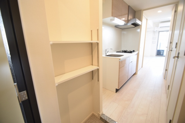 ドゥーエ西船橋のその他|下駄箱対面に棚あります