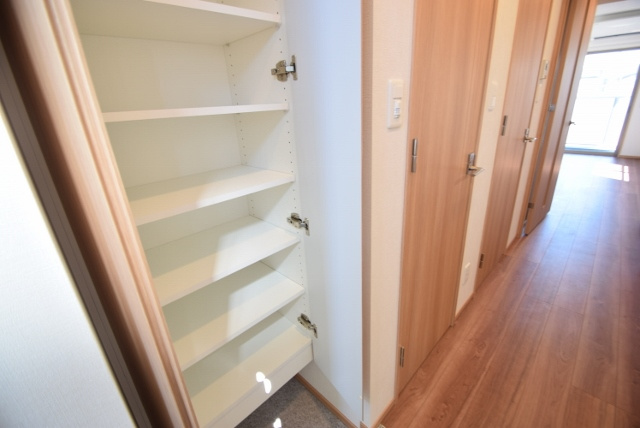 船橋市印内町の賃貸マンションの玄関|下駄箱