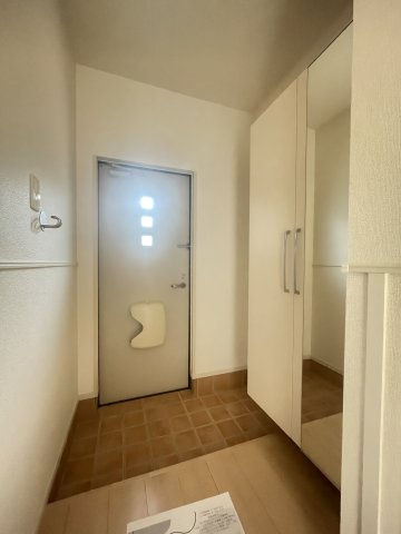 メゾン　ド　ソラＤの玄関