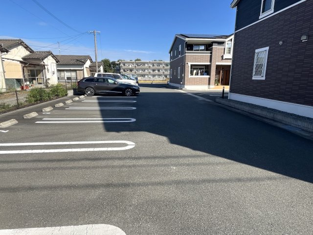 メゾン　ド　ソラＤの駐車場