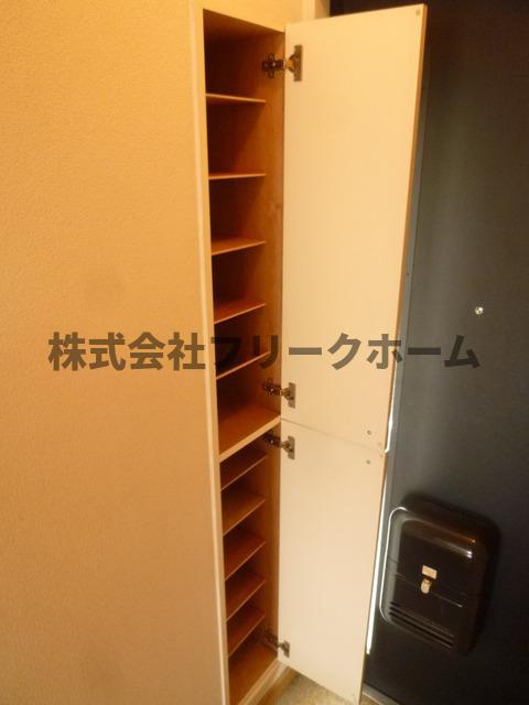 武蔵野市吉祥寺南町４丁目のアパートの玄関