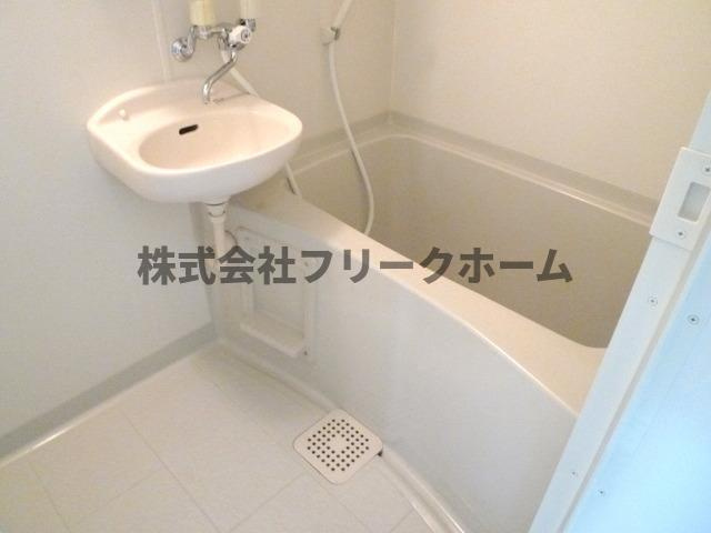 武蔵野市吉祥寺南町４丁目のアパートの浴室